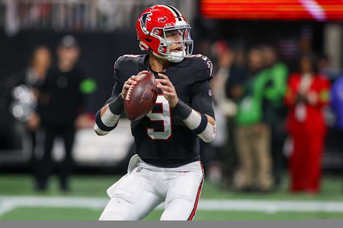 Atlanta Falcons quarterback Desmond Ridder (9) drops back to pass against the New Orleans Saints